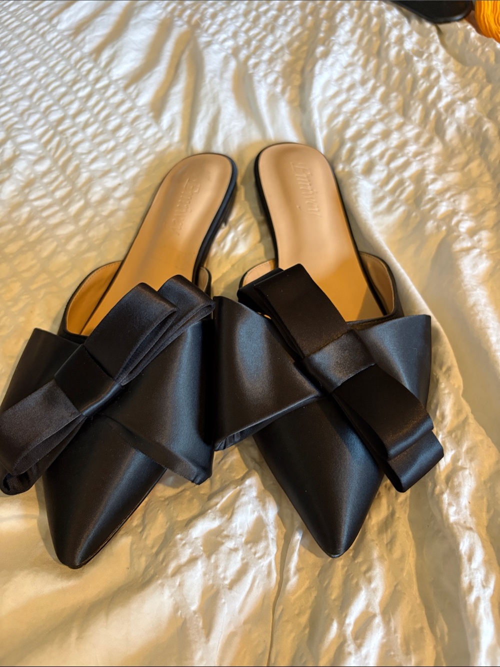 Women's Black Pointed-Toe Bow Slide Mules